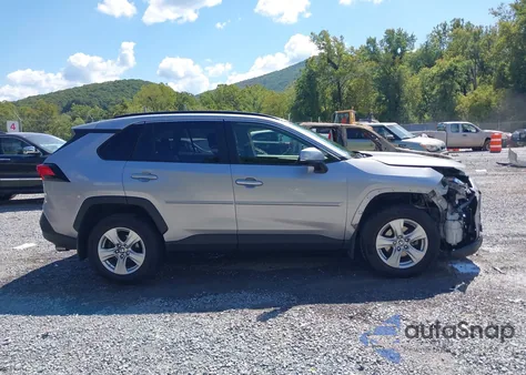 2019 Toyota Rav4 Xle z USA, uszkodzony, nr VIN JTMP1RFV9KD041466